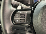 ステアリングにオーディオ操作スイッチが付いています。オーディオ画面に直接タッチしなくても操作が出来ますので、運転に集中できます。