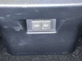 コンソールボックスの後ろに充電用USB端子が付いています。