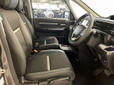 分かりやすく操作しやすい運転席まわりです☆