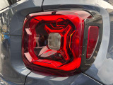視認性の高いLEDテールレンズです。