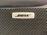 車内音響に合わせてチューニングされた専用スピーカーのBOSEシステム。奥行きのある澄んだ音と驚きの臨場感で、移動時間をプレミアムな音楽空間へと進化させます。