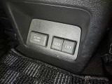 充電用端子付き。スマートフォンなどの充電に便利です。