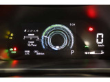 【EVドライブモード】駆動用電池から電力を供給し、電気モーターのみを使って走行するモード。騒音や排気ガスを気にすることなく走行することができます。