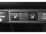 運転席と助手席には寒い日の肩や腰、冷えやすい下肢を温めてくれるシートヒーターが付いております!