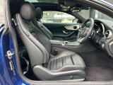 メルセデス・ベンツの定める厳しい基準をクリアしたお車のみをご案内させて頂きます。納車前整備はメーカー規定に基づき100項目以上にも及ぶ点検を熟練のメカニックによって行いご納車させて頂きます。