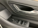 運転席ポジションメモリーは3名さま分です。