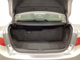 ラゲッジも広く使いやすいトランクは、開口部も広く荷物の積み下ろしもしやすいお車となっております。