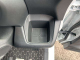 運転席側ドリンク収納です