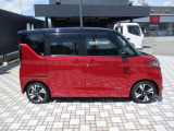 車両右側面です