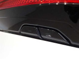 パワーバックドアを装備しています。開閉スイッチは車両側面両側に配置、後ずさりすることなく開閉できます。