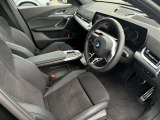 長時間の運転でも疲れにくく、オーナー様の事だけを考えて作成したBMWならではのとっておきのシートです。