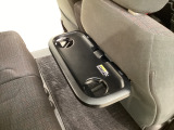 運転席背面に格納式ピクニックテーブル付き!