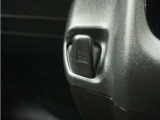 ◆コンビ二フック◆ちょっとした買い物の袋を吊り下げたり、ゴミ袋を吊り下げられるコンビニフックがあり車内を転がらず便利です!