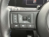 ステアリングスイッチが付いているので、運転中でも音量調整やチャンネル変更がスムーズにできちゃいます♪