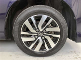 タイヤサイズは165/65R14!純正アルミホイール!納車前の点検時に当社指定の新品タイヤに交換させていただきます!(右フロントタイヤ)