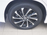 純正アルミホイール装備! サイズは205/55R17です。