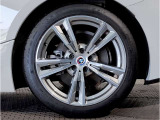 【BMWアロイホイル】軽量かつ強度に拘ったアロイホイル。走行性能ポテンシャルを引き出す設計。車の足元を引き締めてくれる大きなポイントはアロイホイルです。
