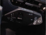 MINIの内装はとにかく『円』に拘ったデザインコンセプトが一目で伝わってきます。これほど円形に拘った車は他に御座いません。伝統のデザイン、トグルスイッチなど遊び心のある内装で御座います。