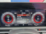 前方車両との衝突防止のサポート機能やアクセルとブレーキを踏み間違えた時のサポート機能など、安全装備が充実してて心強いです!!
