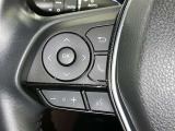 ステアリングスイッチ装備!運転しながら手元でオーディオの操作などができます。