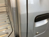 運転席ドアにキズあります。