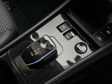 【オートブレーキホールド】渋滞時や信号待ちでブレーキを放しても停車してくれるオートブレーキホールド機能付きです。しっかりと確認してブレーキは離しましょう。