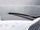 パノラミックスライディングルーフ前後2分割のガラスで構成されており、車内が非常に明るくなります。チルトオープンも可能です。