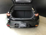 トランクスペースも通常で十分な広さがございます。