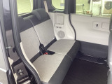 スライドドアなら狭い駐車場でもドアをぶつける心配がありません。ステップが低く乗り降りもしやすいです。