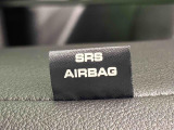車両側方からの衝撃を緩和するSRSサイドエアバッグ(運転席/助手席)に加えて,SRSカーテンシールドエアバックも標準装備