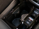 運転席の届きやすいところにドリンクホルダーがついています。視線をそらすことなく手に取れるので運転に集中できて安心ですね。
