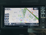 高機能なナビゲーションシステムが、スムーズなカーナビゲーションをサポート。目的地設定やルート検索も簡単に行えます。