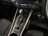 オートエアコンで車内はいつでも快適!シフトレバーはショートストロークで小気味良く操作できます!シーケンシャルシフトマチックでマニュアル感覚での走行も可能!