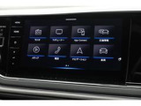 【純正SSDナビ&rdquo;Discover Media&rdquo;】AM/FM、ワイドFM対応、Bluetoohオーディオ、ハンズフリーフォンなどの機能付き。