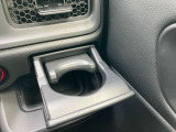 運転席で使えるドリンクホルダーです。