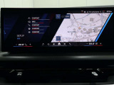 速度やナビゲーションなどドライビングに必要な情報をヘッドアップディスプレイに表示。視線を大きく動かす事なく必要な情報を確認出来る為運転への集中を自然にサポートします。安全面を考慮したテクノロジーです。