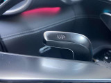 ステアリング裏に備えられたパドルシフト。積極的にシフトチェンジを行いスポーティーな走りを楽しむことが出来ます。
