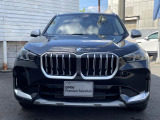 【キドニーグリル】BMWの代名詞。一目見ただけでBMWであると認識できる確固たるアイコンとして存在感を放ちます。