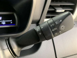 車外の明るさによって自動で点灯・消灯するオートライトも搭載
