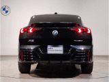 BMWのテールランプはプレスラインへと続く形状のため、統一感のある綺麗なラインを演出しております。