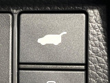 【パワーバックドア】スマートキーや運転席のボタンを押すだけでリアゲートが自動で開閉します!荷物を持っている時や、高い位置にあるバックドアを閉める際に便利な機能です♪