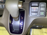 運転席周辺のスマートなレイアウトが、操作のしやすさを実現。快適なドライブをサポートします。