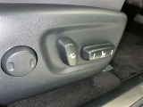 パワーシート搭載。微妙な調整が手軽にでき、ピッタリのポジションで運転することが可能です。