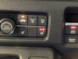 【シートヒーター】雨の日や冷えた車内でも、シートの座面をやさしく温め快適な運転をサポート。