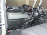 運転席だけじゃなく、助手席も快適な空間となってます。