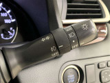 オートライト装備、車外の明るさに応じて、自動的にライトの点灯・消灯を行います。