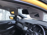 運転席・助手席ともにバニティミラーを備えたサンバイザー