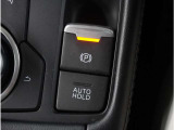 【電動パーキングブレーキ】手で引く方式のサイドブレーキや足踏み式のサイドブレーキの代わりとなるもので、指先の簡単操作でパーキングブレーキを作動したり解除したりすることが可能です。