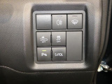【各種スイッチ】安全運転をサポートするスマートアシストなどの機能が集約されています。日々の運転を心強く見守ってくれます。
