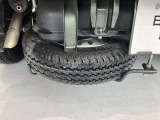 車の下にスペアタイヤが収納されています!突然のパンク修理にお使いください!